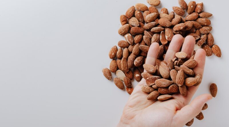 4-Healthy-Nuts-to-Reduce-Your-Risk-of-Heart-Disease